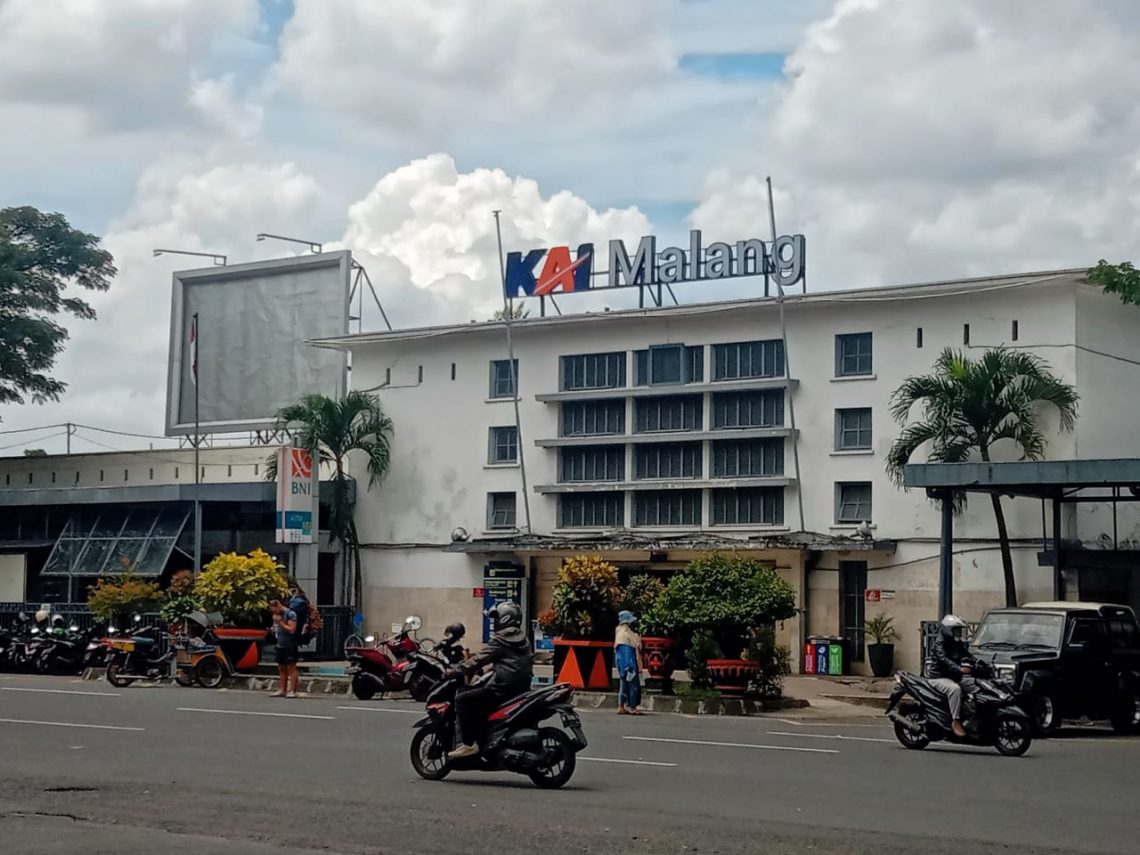 8 Ribu Tiket Mudik Lebaran 2024 di Stasiun Malang Ludes Terjual, Kini Mulai Buka Pemesanan Tiket Arus Balik 1 Tiket mudik.