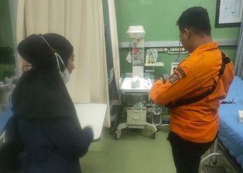 bayi laki-laki di bak sampah surabaya