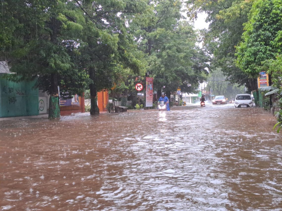hujan deras guyur tuban