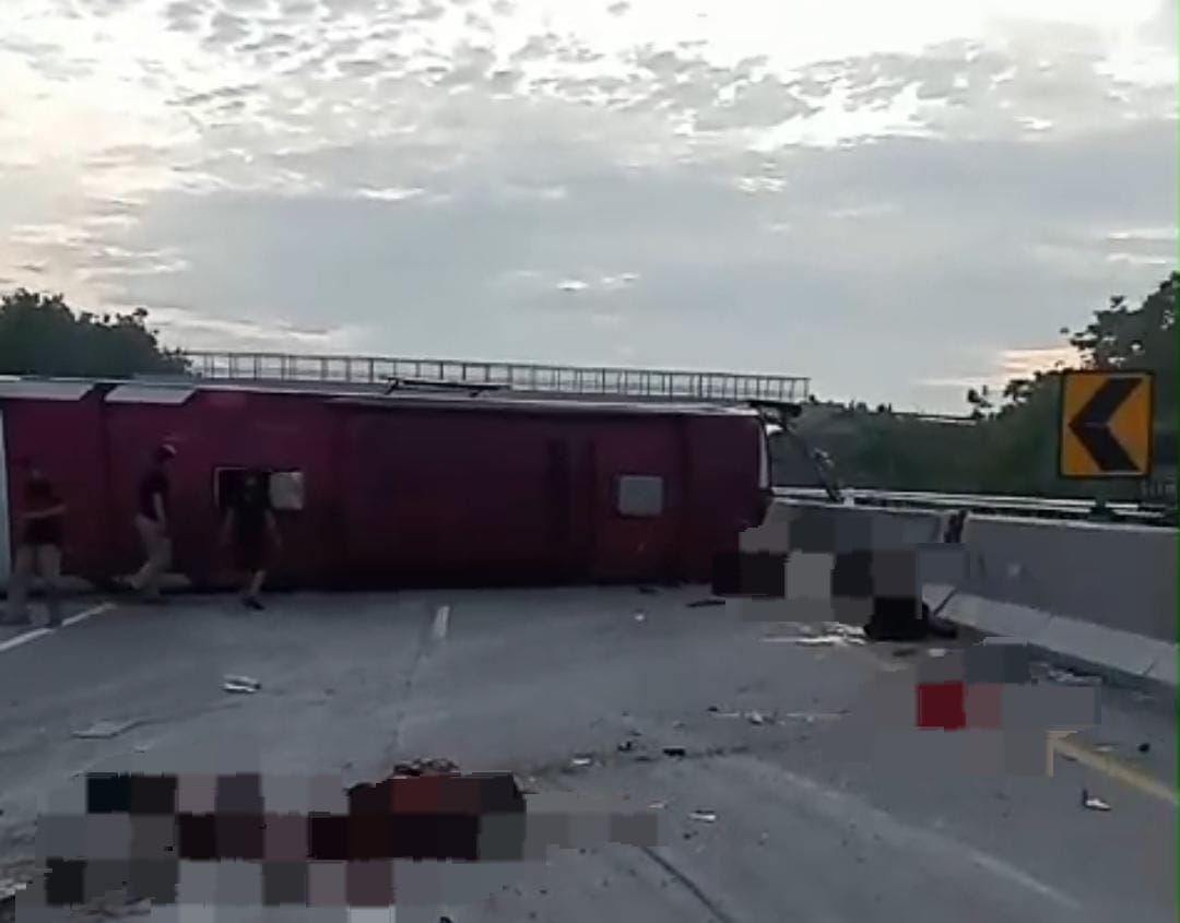 korban kecelakaan bus di tol ngawi