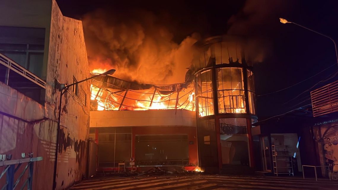 kebakaran gudang ekspedisi di Malang