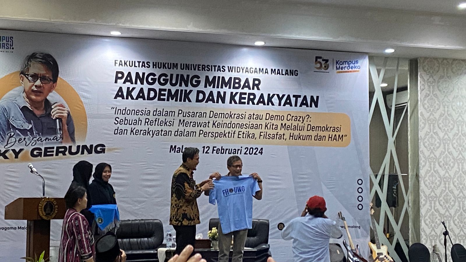 rocky gerung di universitas widyagama