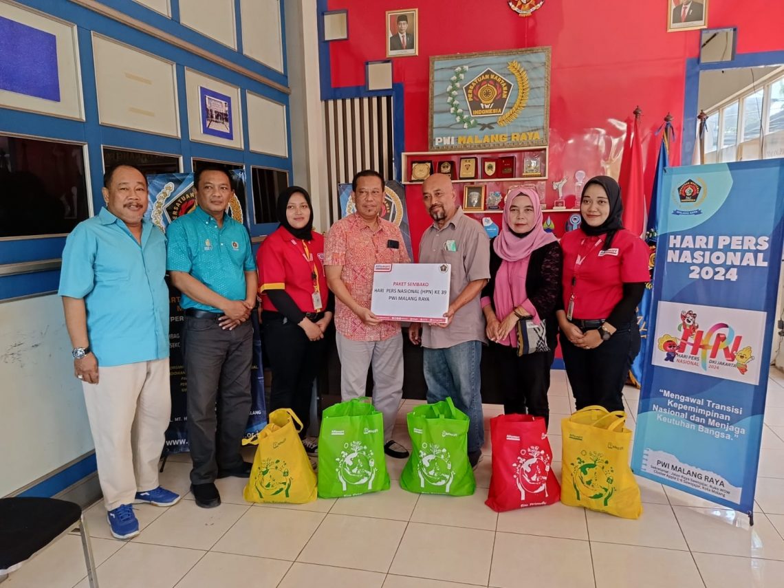 Rangkaian HPN, PWI Malang Ajak Alfamart Serahkan Paket Sembako Pada Keluarga Wartawan 5 PWI kolaborasi Alfamart