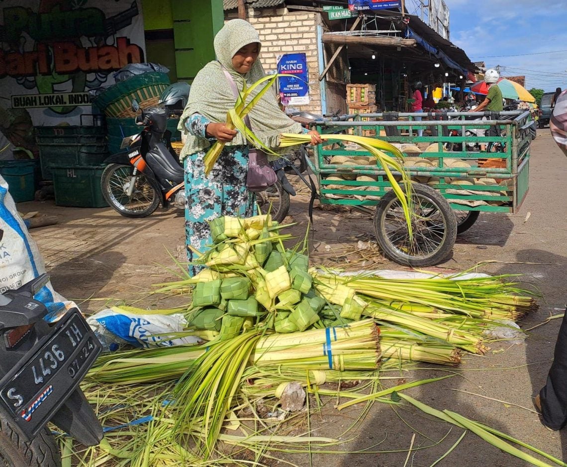Pedagang janur.