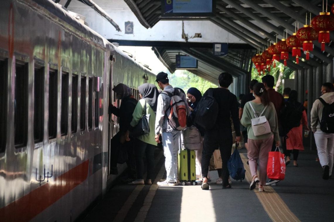 Daop 8 Surabaya.