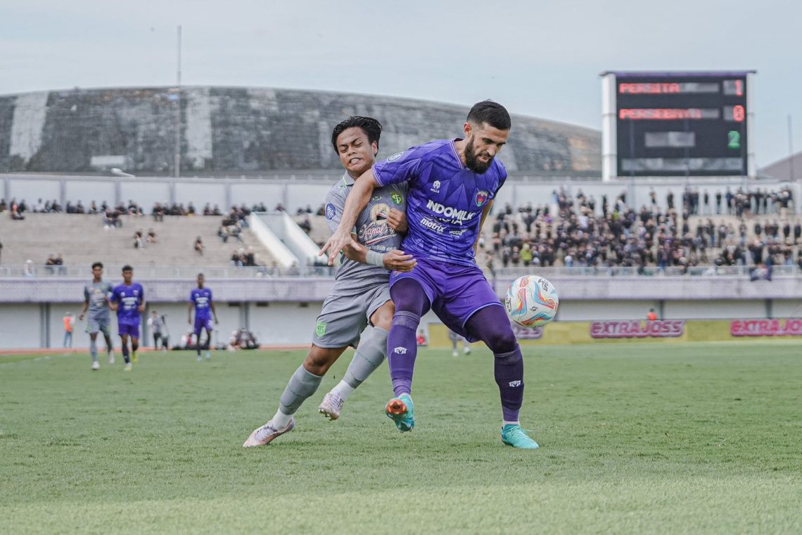 Tahan Imbang Persita, Paul Munster Kecewa Persebaya Kebobolan Gol Bunuh Diri 1 Paul Munster.