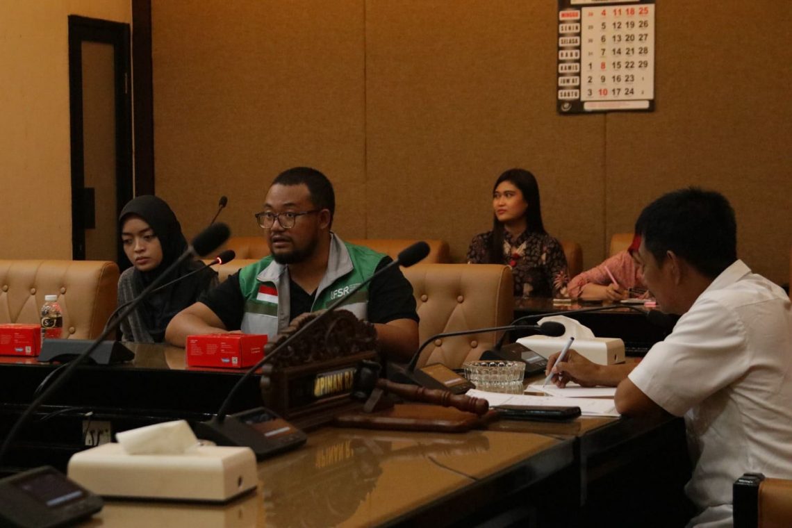 Desak Revisi UU Sisdiknas, IFSR Audiensi bersama DPRD Jatim 1 DPRD Jatim.