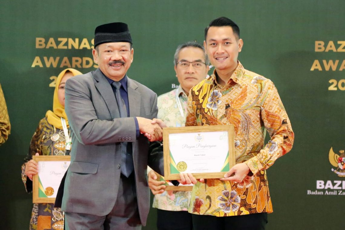Bupati Tuban Terima BAZNAS Award 2024 Sebagai Pendukung Pengelolaan Zakat Terbaik 1 Bupati tuban