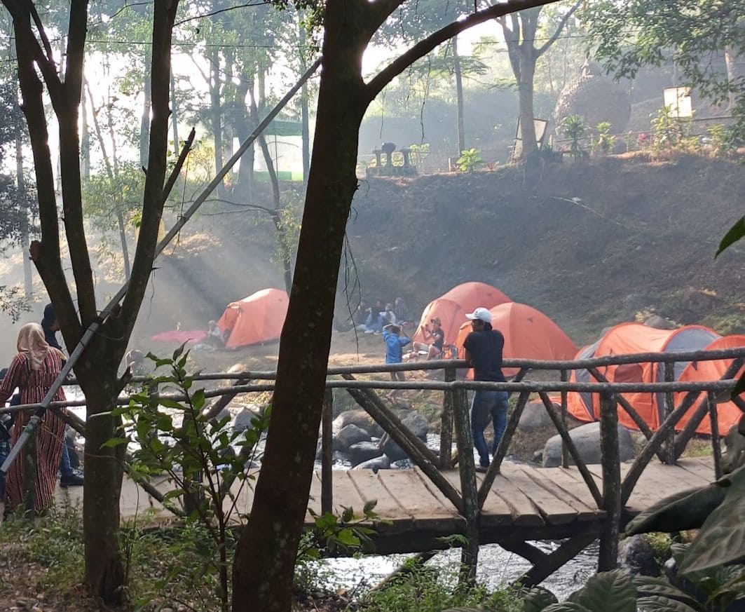 Rekomendasi tempat camping keluarga di Malang, harga murah terbaru 2024.
