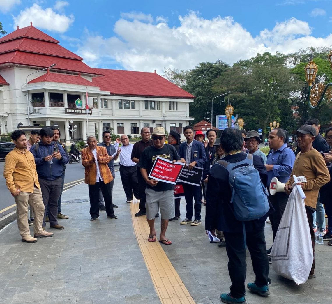 Puluhan Akademisi Lintas Kampus di Malang Raya Demo, Serukan Krisis Etika dan Keteladanan Pemimpin 1 Krisis etika.