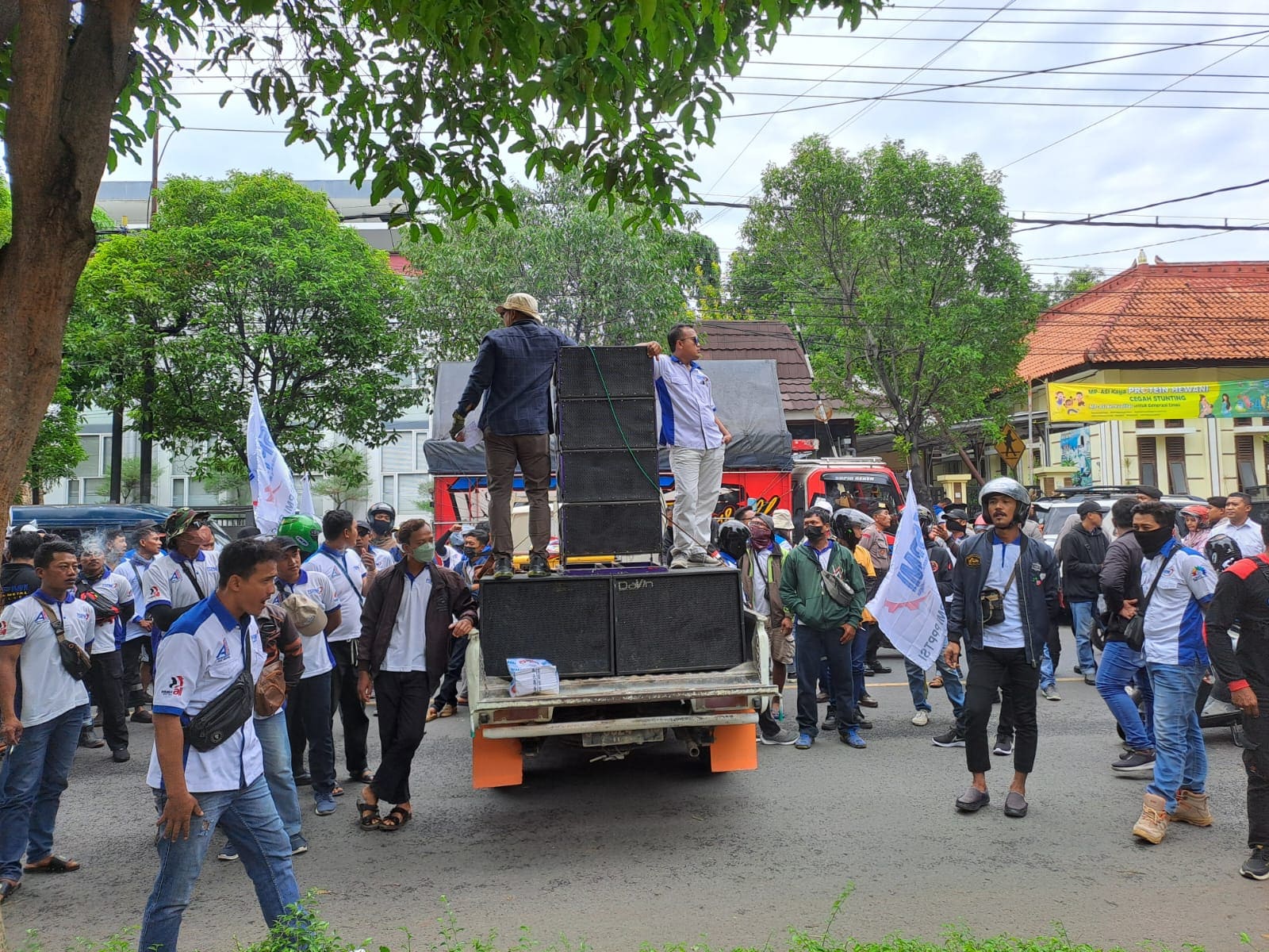 Buruh FSPMI di Tuban.