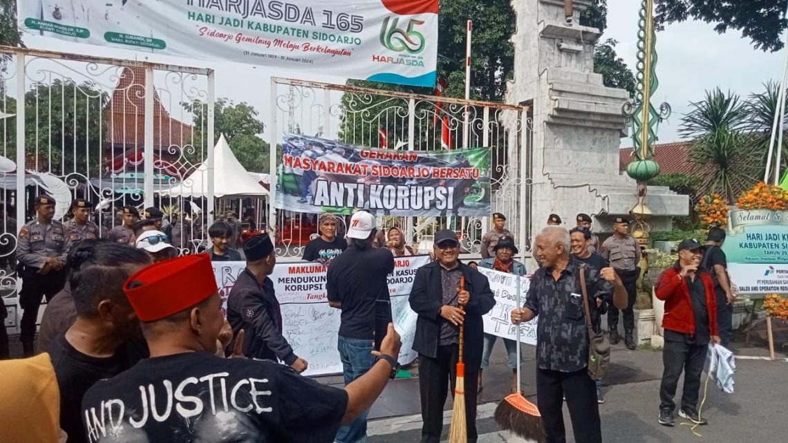 Gerakan Masyarakat Sidoarjo Desak KPK Berantas Korupsi di Lingkup Pemkab 1 Gerakan Masyarakat Sidoarjo.