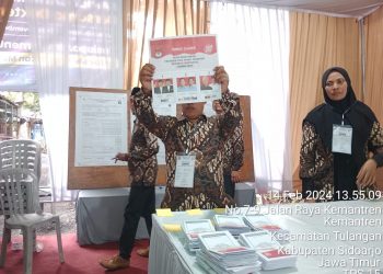 Anggota KPPS.