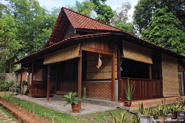 Rumah adat Jawa Timur populer.