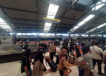 penumpang kereta api
