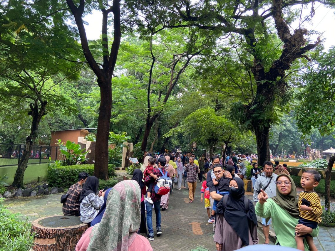 Kebun Binatang Surabaya Dipadati 20 Ribu Pengunjung 1 Kebun Binatang Surabaya