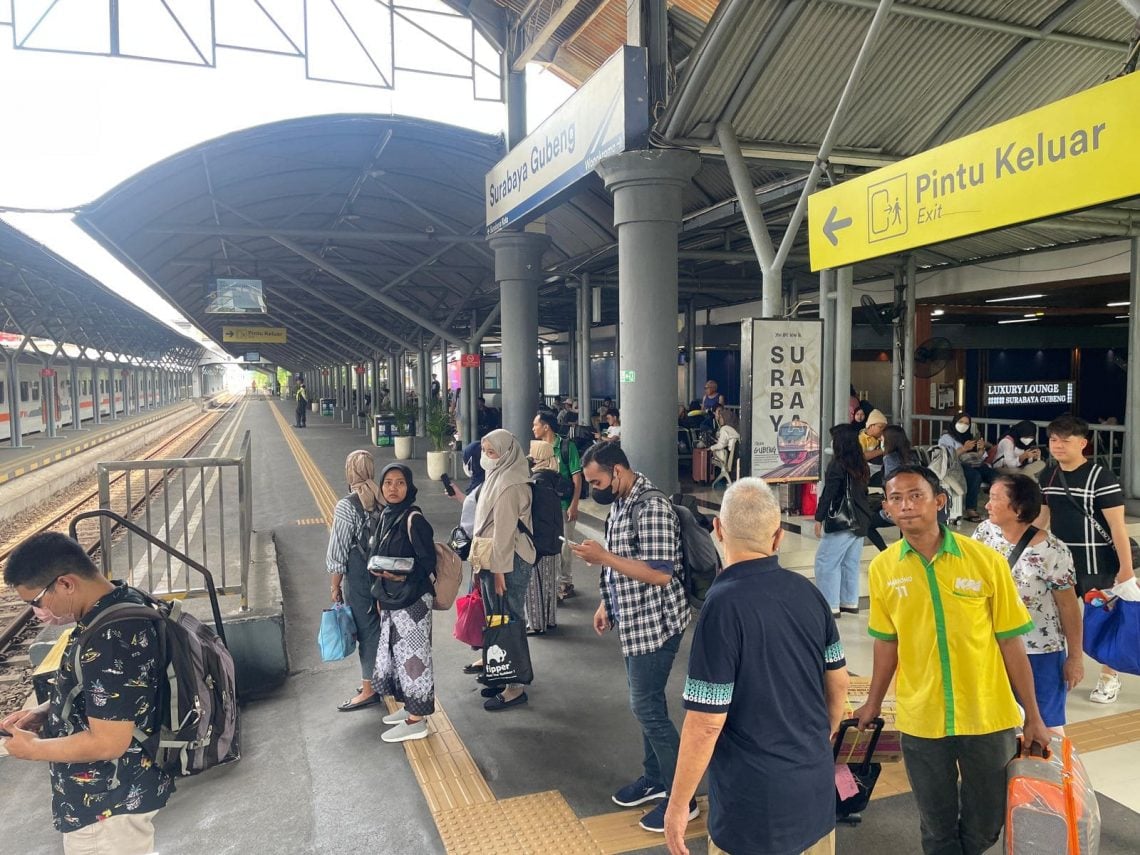 Stasiun Surabaya dan Malang Bakal Penuh, 33 Ribu Tiket Mudik Lebaran Ludes Dipesan 1 Tiket KA