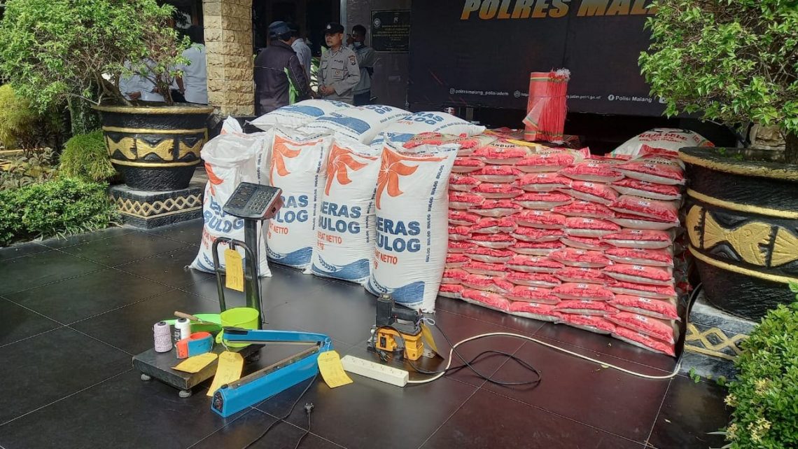 Wanita asal Wajak Tersangka Praktik Ilegal Jual Beras Bulog Kemasan Premium, Stok Beli di Media Sosial lewat COD 1 Beras Bulog.