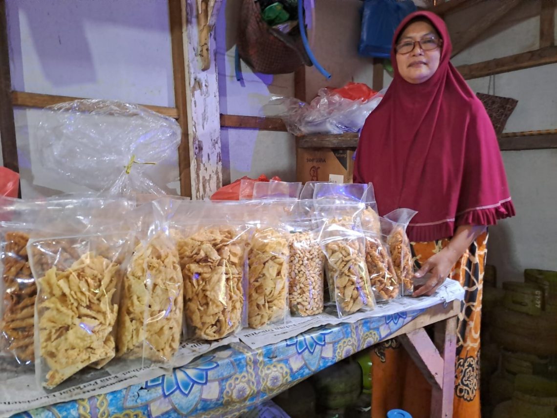 Penjualan kue kering.
