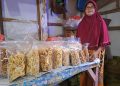 Penjualan kue kering.