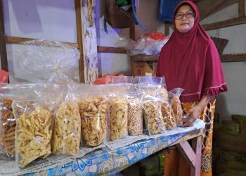 Penjualan kue kering.