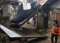 Angin kencang.