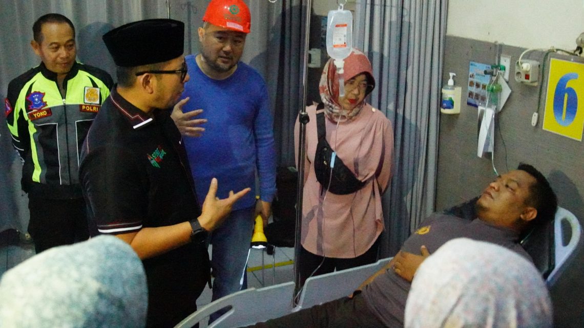 Pj Wali Kota Mojokerto Sambangi Korban RS Gatoel Pasca Kebakaran, Polisi Selidiki Penyebabnya 1 Korban RS Gatoel.