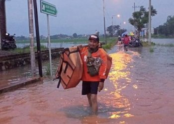 Kurir di Mojokerto.
