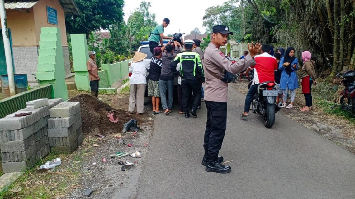 Kecelakaan Motor di Pakisaji Malang, Dua Kendaraan Saling Adu Banteng, 1 Tewas dan 2 Korban Luka Berat 1 Kecelakaan motor.
