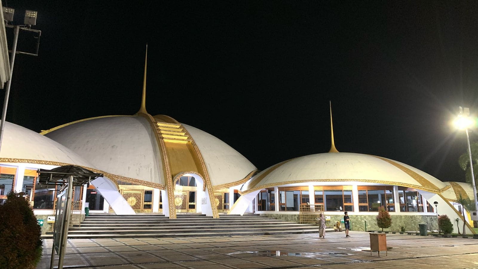 Wisata religi di Jember Masjid Jami’ Al Baitul Amien.