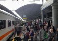 Kereta tambahan.