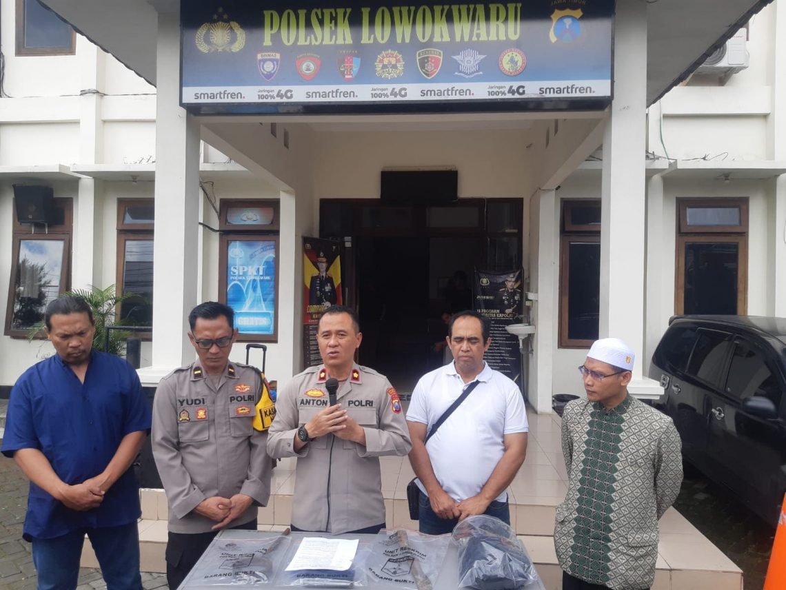 Dua Kelompok Remaja di Malang Perang Sarung, Nekat Bawa Golok Diduga Tak Terima Dihina Kalah Main Game 1 Perang sarung.