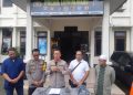 Perang sarung.