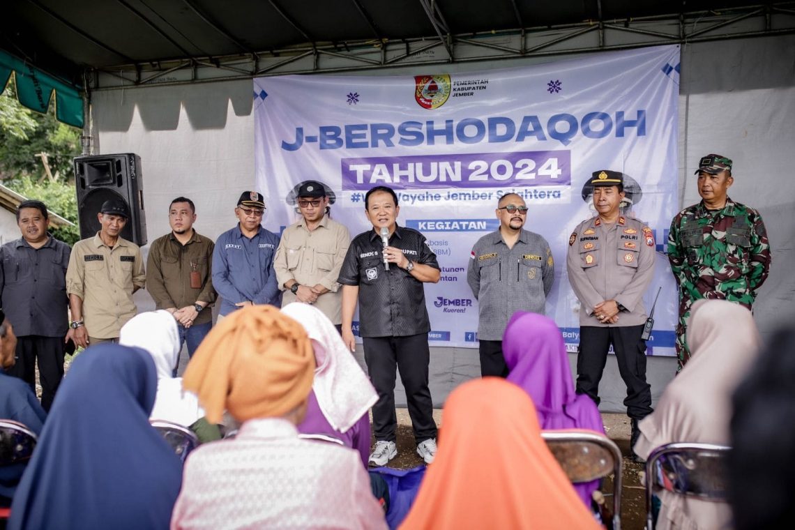 Program J-Bershodaqoh selama Ramadan 2024, Bupati Jember Bagikan Sembako Tingkatkan Rasa Solidaritas 1 J-Bershodaqoh.