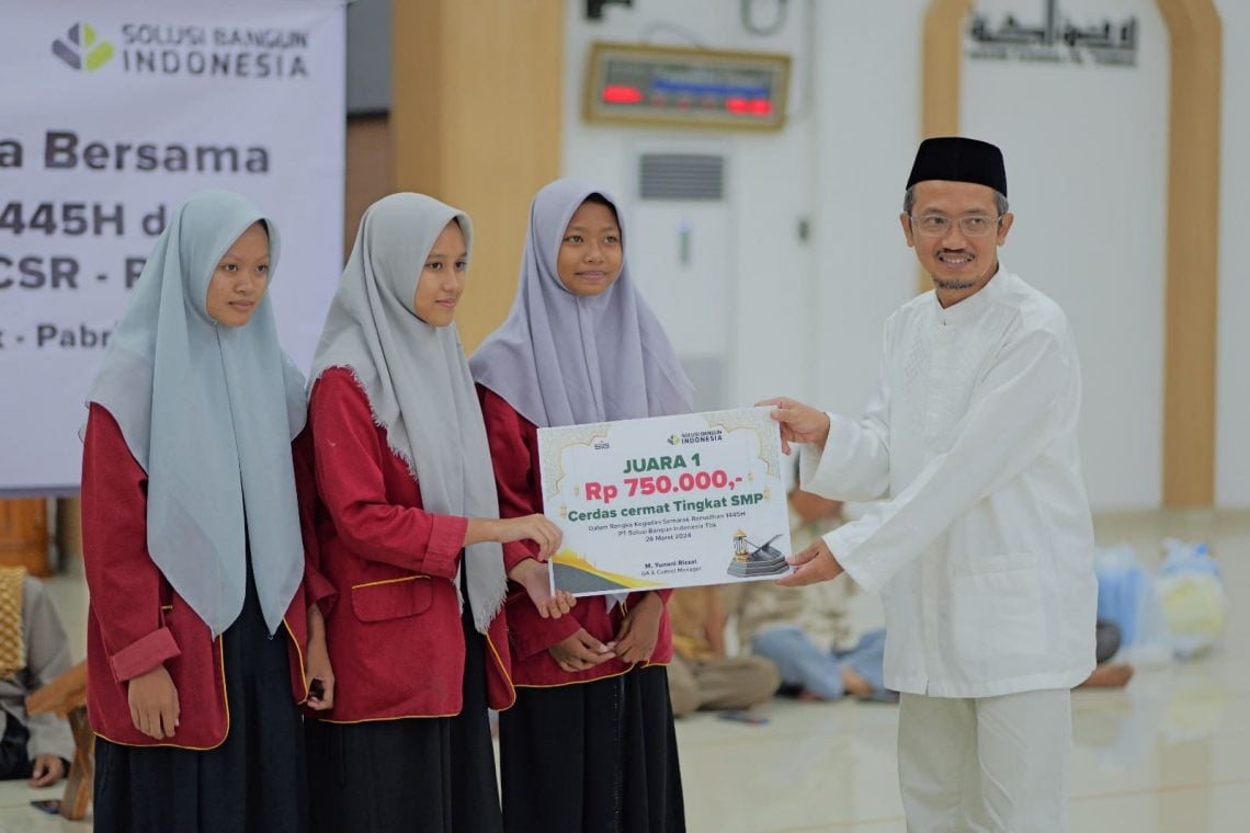 Meriahkan Ramadan, SBI Tuban Gelar Lomba hingga Bagikan 3.300 Paket Sembako untuk Warga 1 SBI Tuban.