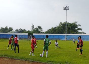 Sepak bola.