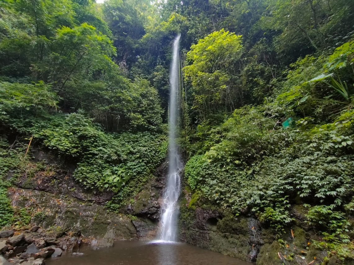 Sejuknya Air Terjun Grenjengan, Destinasi Wisata Pacet di Kawasan The Soemo Hills dengan View Alam Indah 1 Air Terjun Grenjengan.