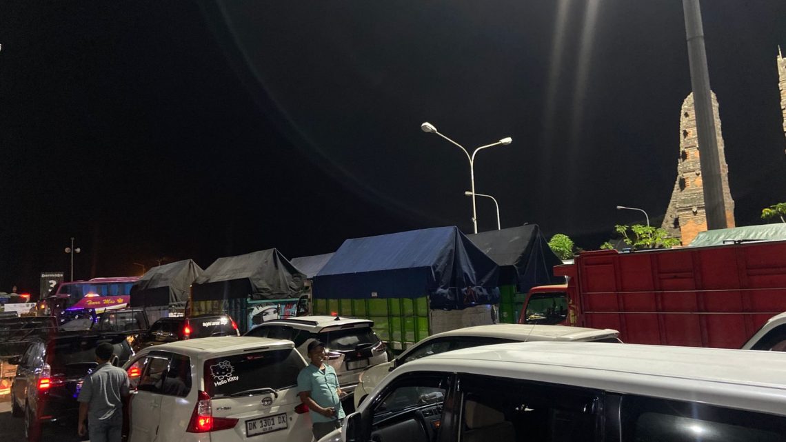 Jelang Ramadan, Kepadatan Volume Kendaraan di Pelabuhan Gilimanuk Mulai Nampak 5 volume kendaraan di Pelabuhan Gilimanuk