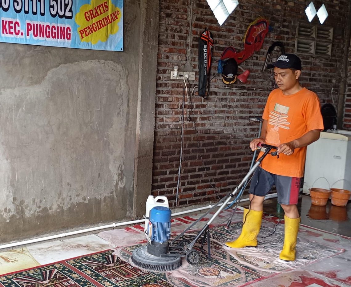 Usaha Cuci Karpet di Mojokerto Sumringah Jelang Bulan Puasa, Pesanan Bisa Empat Kali Lipat 1 usaha cuci karpet di mojokerto