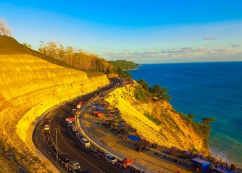 pantai di jalur lintas selatan tulungagung