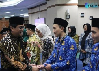 Tenaga PNS.