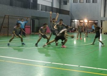Atlet bola tangan.
