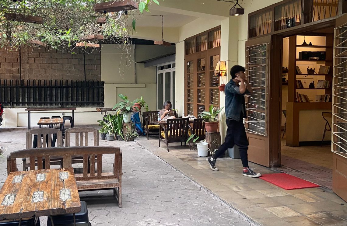 Alternatif Lokasi Work From Cafe di Malang Selama Ramadan, Tanpa Harus Pesan Makanan! 1 Bohemian Cafe