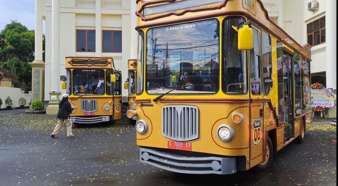 Bus Si Mas Ganteng.