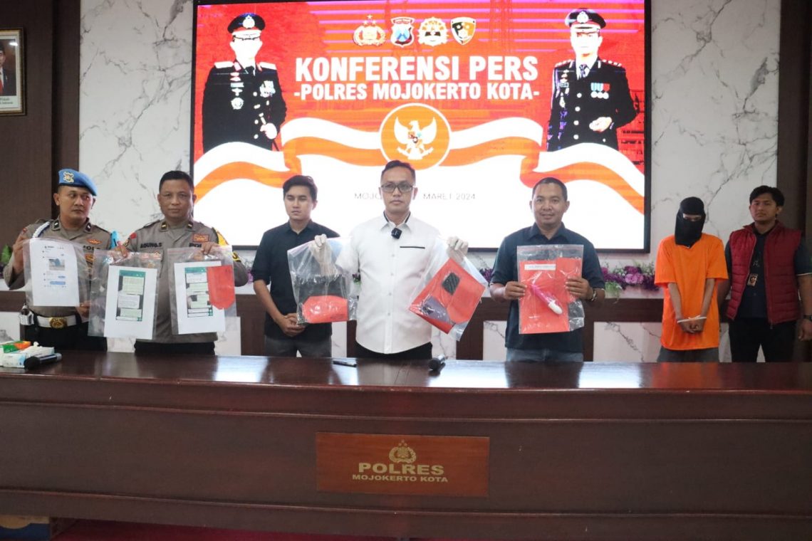 Pria di Mojokerto.