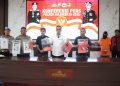 Pria di Mojokerto.