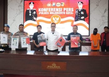 Pria di Mojokerto.