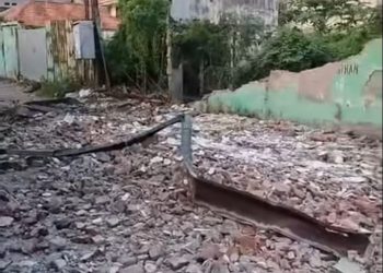 Bangunan di Surabaya.