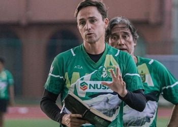 Pelatih Persebaya.