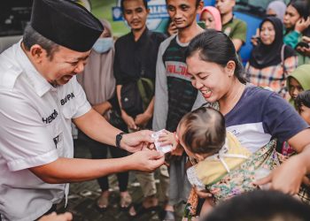 Program J-Bershodaqoh Libatkan Bumdesma, Bupati Jember Bagikan KIA Hingga Pantau Perbaikan Jalan 4 Jember